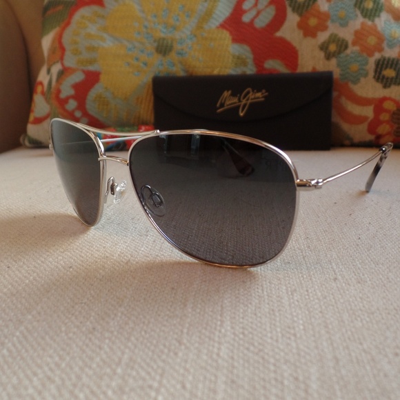 Maui Jim CLIFF HOUSE Silver Titanium Frame w/ Neutral Grey Lens - Picture 4 of 9